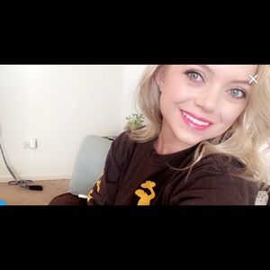 Meet your Posher, Abi